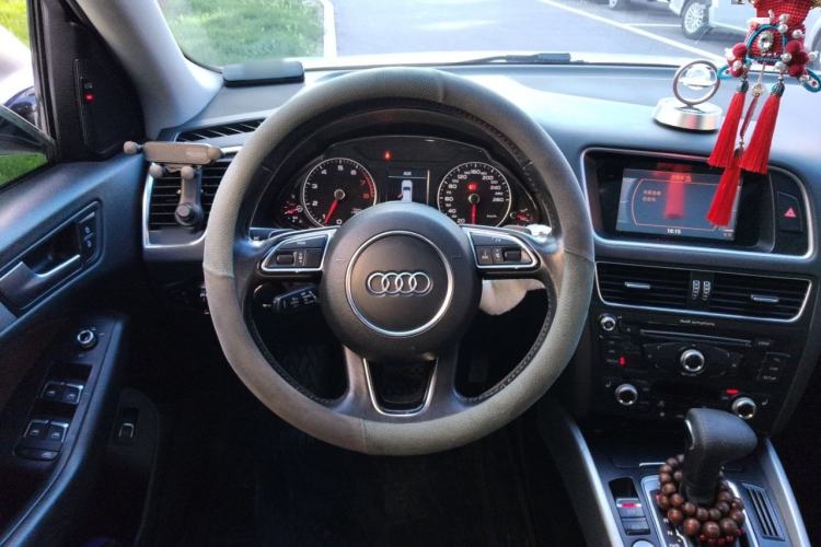 Used Audi Q5 2017 40 TFSI Technology Edition Steering Wheel
