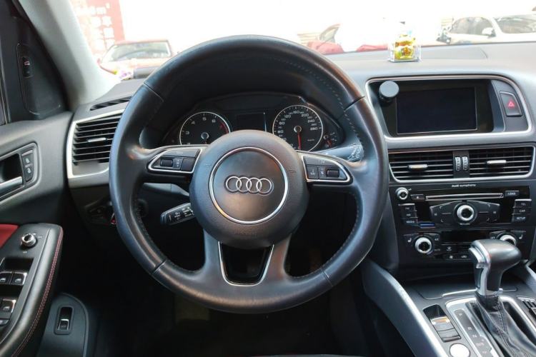 Used Audi Q5 2017 Plus 40 TFSI Technology Model Steering Wheel