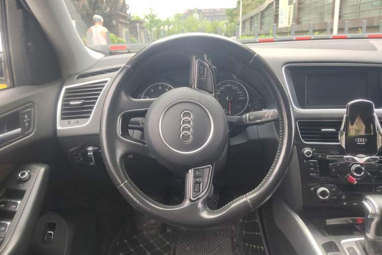 Used Audi Q5 2017 40 TFSI Technology Edition Steering Wheel