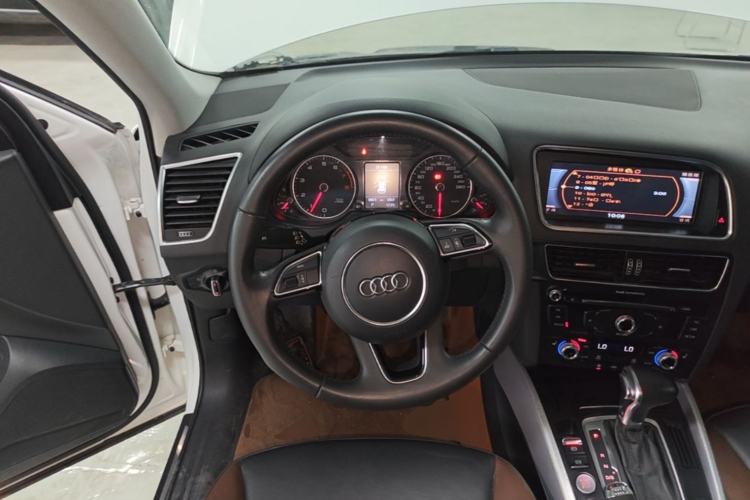 Used Audi Q5 2017 40 TFSI Technology Edition Steering Wheel