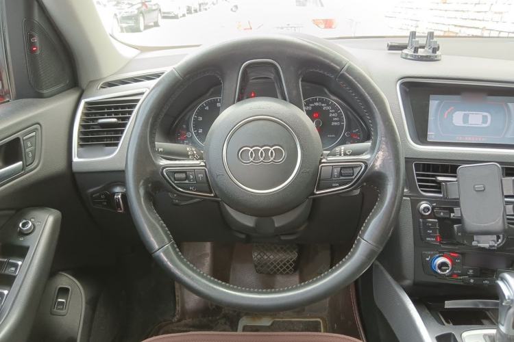 Used Audi Q5 2017 40 TFSI Technology Edition Steering Wheel