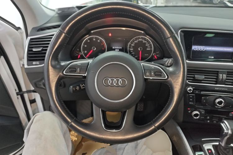 Used Audi Q5 2017 40 TFSI Ambition Edition Steering Wheel