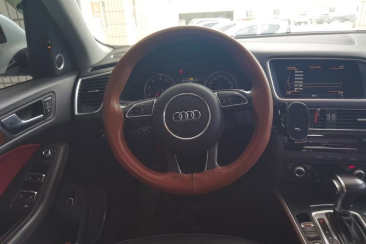 Used Audi Q5 2017 Plus 40 TFSI Comfort Model Steering Wheel