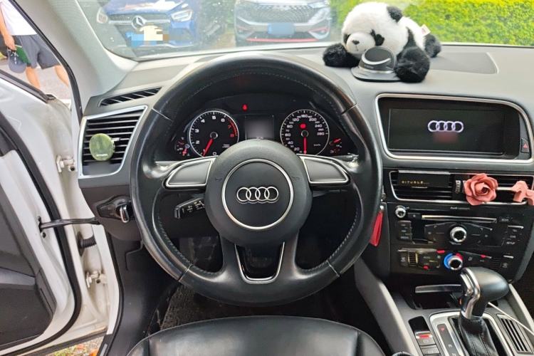 Used Audi Q5 2017 40 TFSI Ambition Edition Steering Wheel
