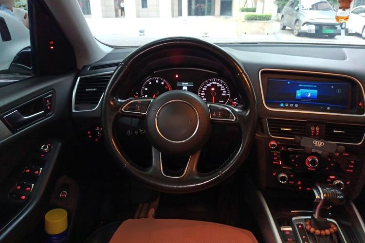 Used Audi Q5 2017 40 TFSI Technology Edition Steering Wheel