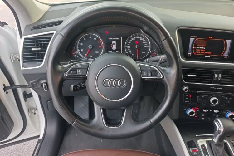 Used Audi Q5 2017 40 TFSI Technology Edition Steering Wheel