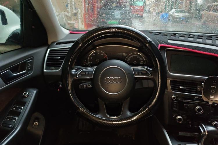 Used Audi Q5 2017 40 TFSI Technology Edition Steering Wheel