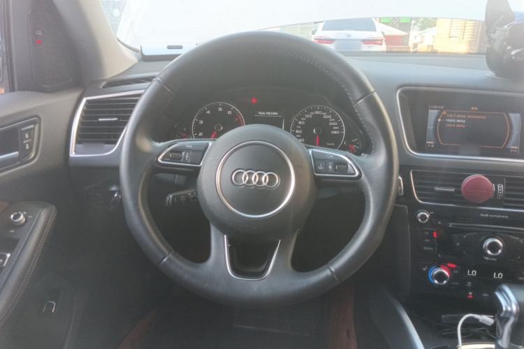 Used Audi Q5 2017 Plus 40 TFSI Technology Model Steering Wheel