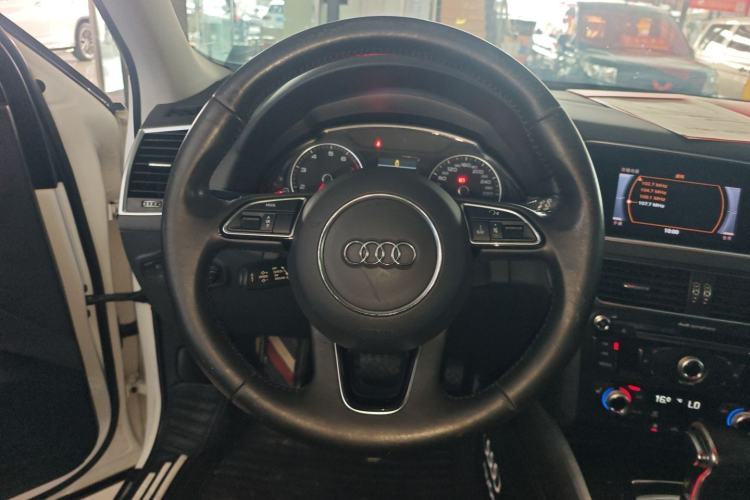 Used Audi Q5 2017 40 TFSI Technology Edition Steering Wheel