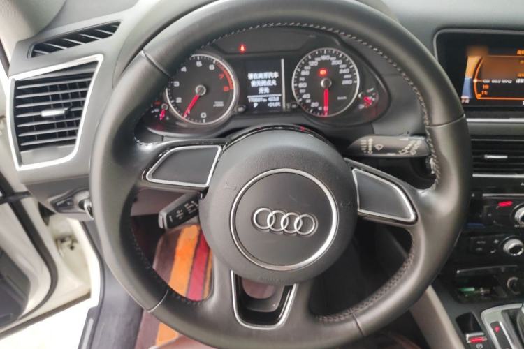 Used Audi Q5 2017 Plus 40 TFSI Ambition Model Steering Wheel