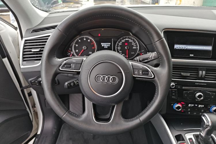Used Audi Q5 2017 Plus 40 TFSI Technology Model Steering Wheel