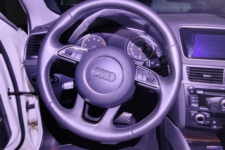 Used Audi Q5 2017 Plus 40 TFSI Technology Model Steering Wheel