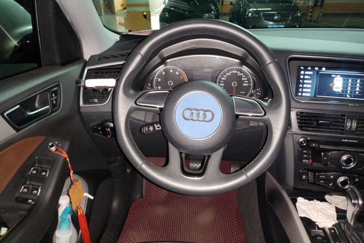 Used Audi Q5 2017 Plus 40 TFSI Ambition Model Steering Wheel