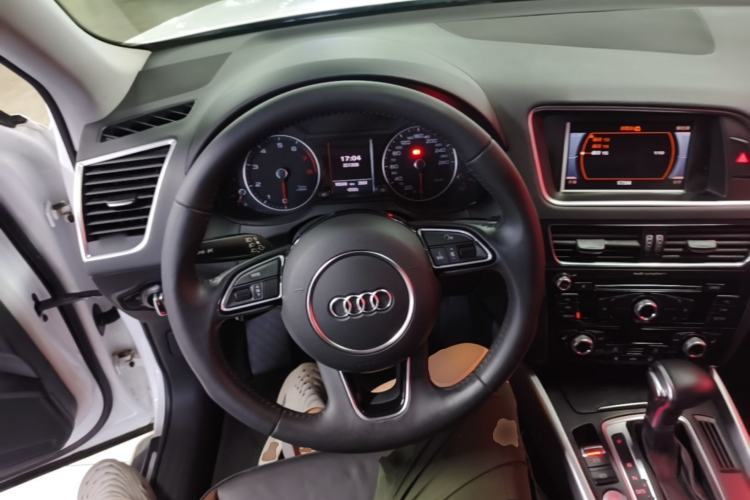 Used Audi Q5 2017 Plus 40 TFSI Technology Model Steering Wheel
