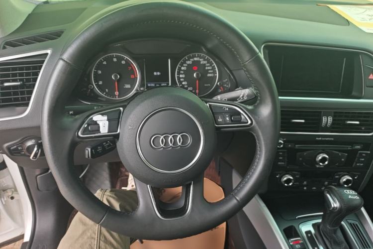 Used Audi Q5 2017 Plus 40 TFSI Technology Model Steering Wheel