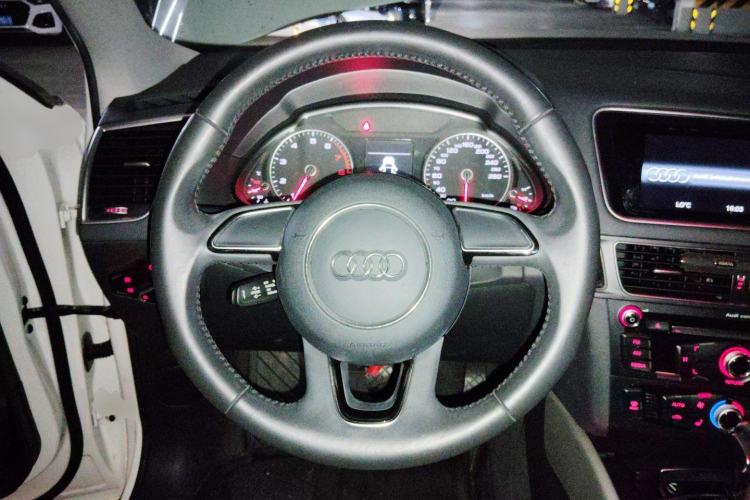 Used Audi Q5 2017 Plus 40 TFSI Ambition Model Steering Wheel