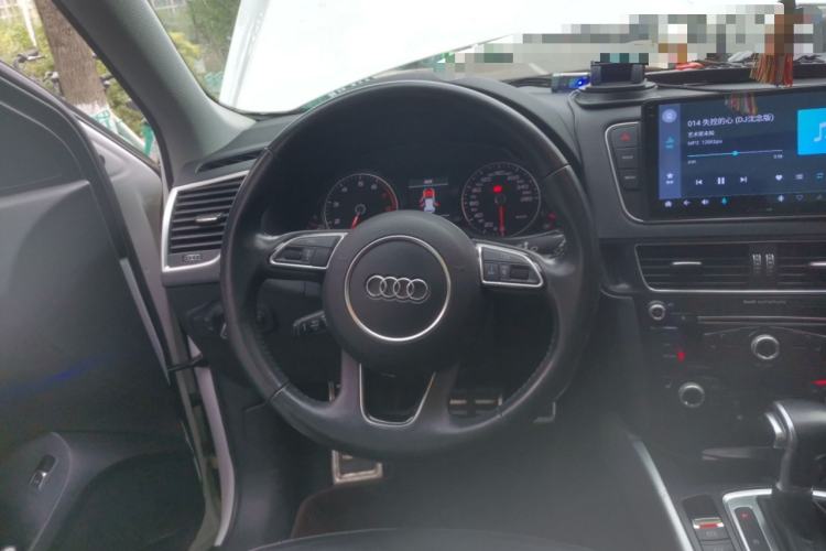 Used Audi Q5 2017 Plus 40 TFSI Technology Model Steering Wheel