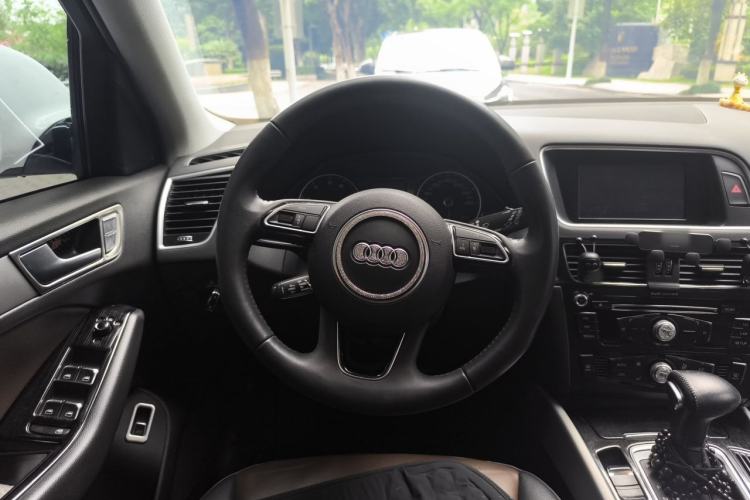 Used Audi Q5 2017 40 TFSI Ambition Edition Steering Wheel