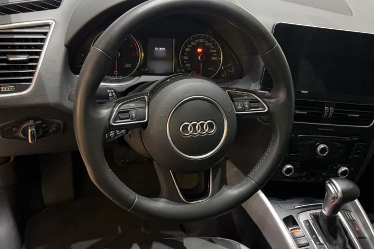 Used Audi Q5 2017 Plus 40 TFSI Technology Model Steering Wheel