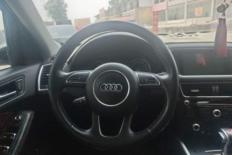 Used Audi Q5 2017 Plus 40 TFSI Technology Model Steering Wheel
