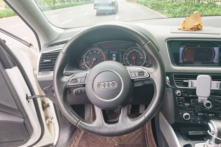 Used Audi Q5 2017 Plus 40 TFSI Technology Model Steering Wheel