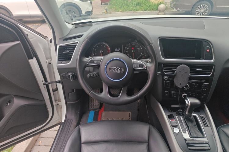 Used Audi Q5 2017 Plus 40 TFSI Ambition Model Steering Wheel