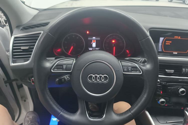 Used Audi Q5 2017 40 TFSI Technology Edition Steering Wheel