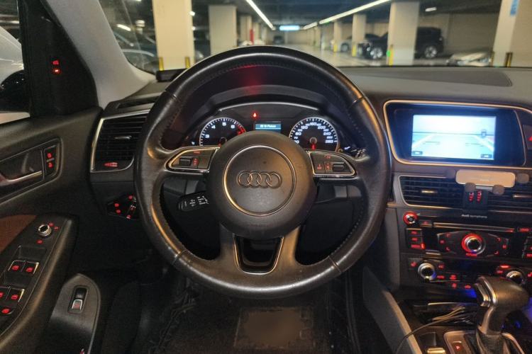 Used Audi Q5 2017 40 TFSI Technology Edition Steering Wheel