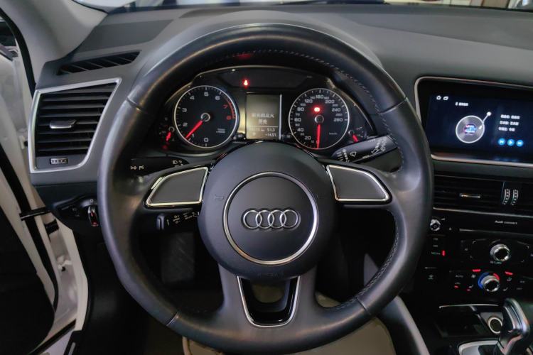 Used Audi Q5 2017 Plus 40 TFSI Ambition Model Steering Wheel