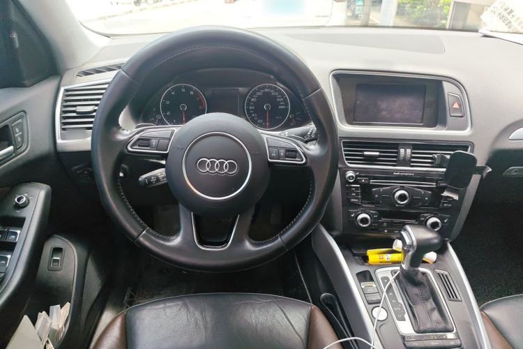 Used Audi Q5 2017 40 TFSI Technology Edition Steering Wheel