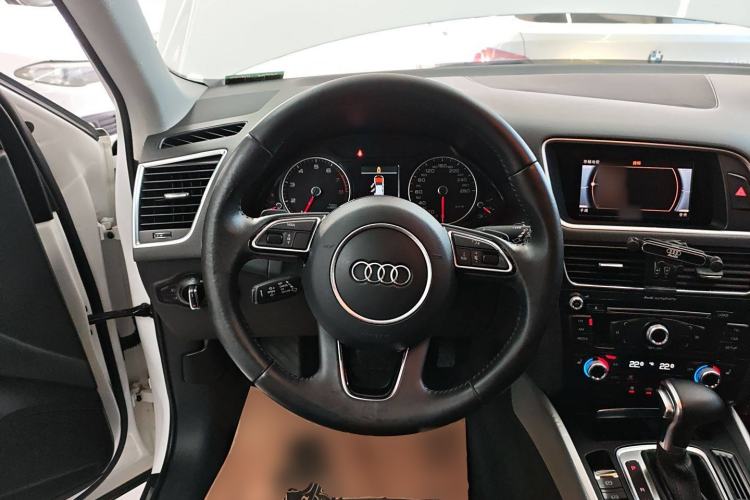 Used Audi Q5 2017 40 TFSI Technology Edition Steering Wheel