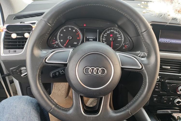 Used Audi Q5 2017 Plus 40 TFSI Ambition Model Steering Wheel