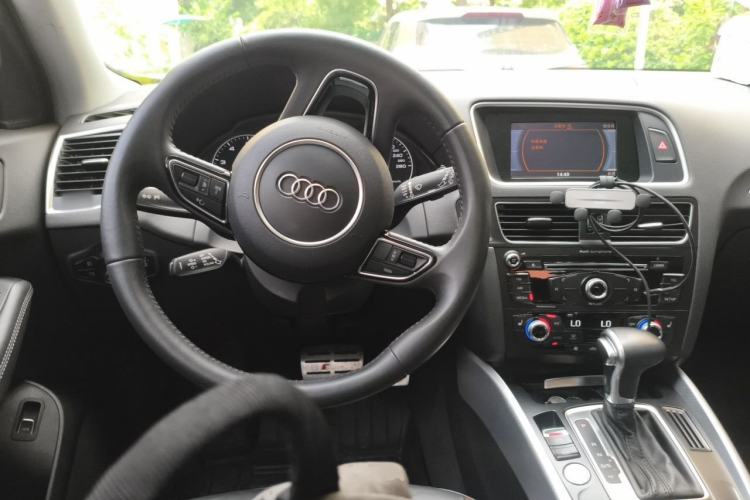 Used Audi Q5 2017 Plus 40 TFSI Technology Model Steering Wheel