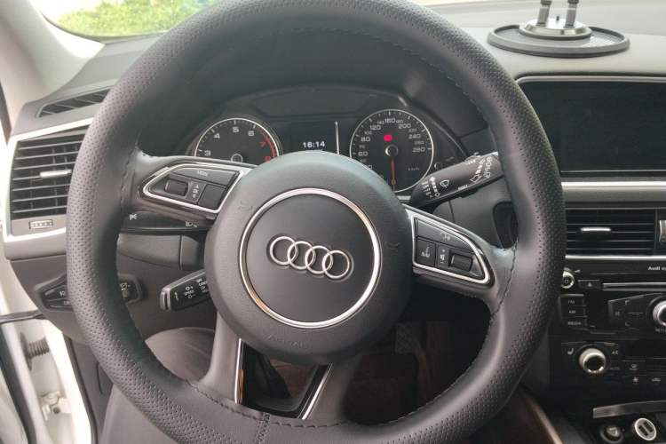 Used Audi Q5 2017 Plus 40 TFSI Technology Model Steering Wheel