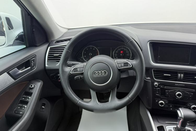 Used Audi Q5 2017 Plus 40 TFSI Technology Model Steering Wheel