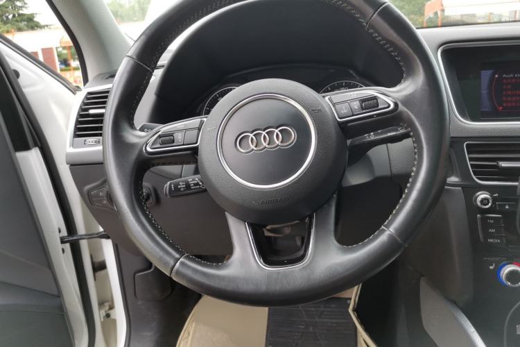 Used Audi Q5 2017 Plus 40 TFSI Technology Model Steering Wheel