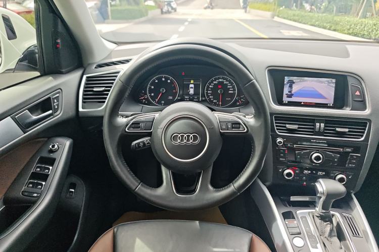 Used Audi Q5 2017 40 TFSI Technology Edition Steering Wheel