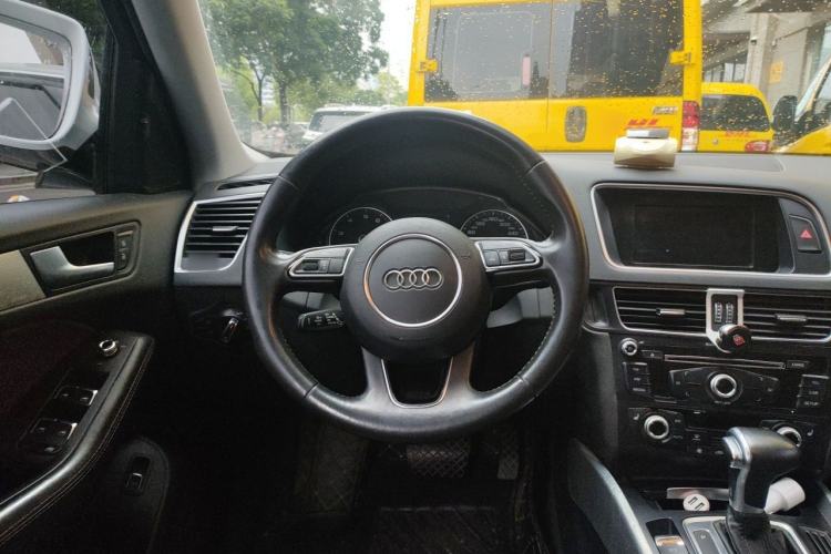 Used Audi Q5 2017 Plus 40 TFSI Technology Model Steering Wheel