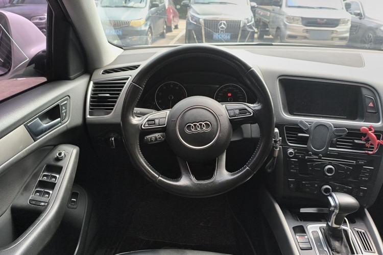 Used Audi Q5 2017 40 TFSI Ambition Edition Steering Wheel