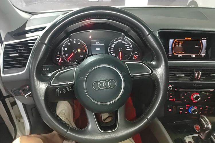 Used Audi Q5 2017 40 TFSI Ambition Edition Steering Wheel