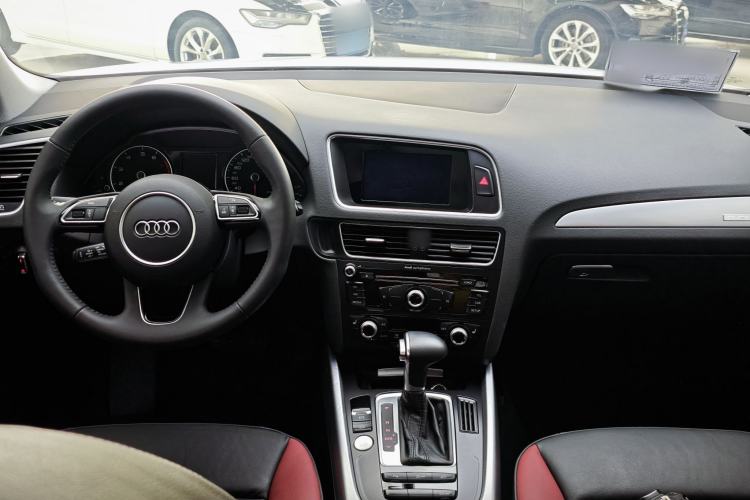 Used Audi Q5 2017 Plus 40 TFSI Technology Model Steering Wheel