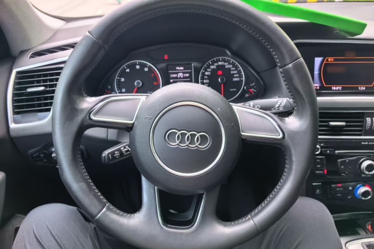 Used Audi Q5 2017 40 TFSI Ambition Edition Steering Wheel