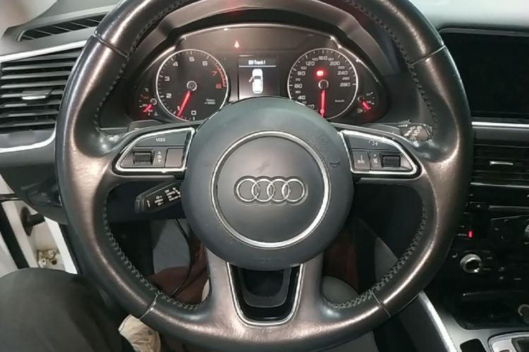 Used Audi Q5 2017 40 TFSI Technology Edition Steering Wheel