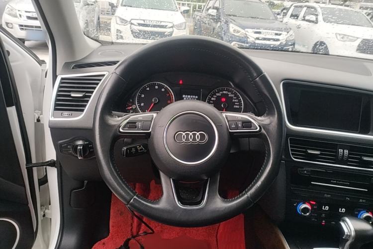Used Audi Q5 2017 40 TFSI Comfort Model Steering Wheel