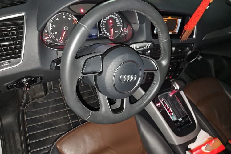 Used Audi Q5 2017 Plus 40 TFSI Ambition Model Steering Wheel