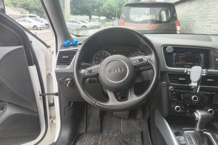 Used Audi Q5 2017 Plus 40 TFSI Technology Model Steering Wheel