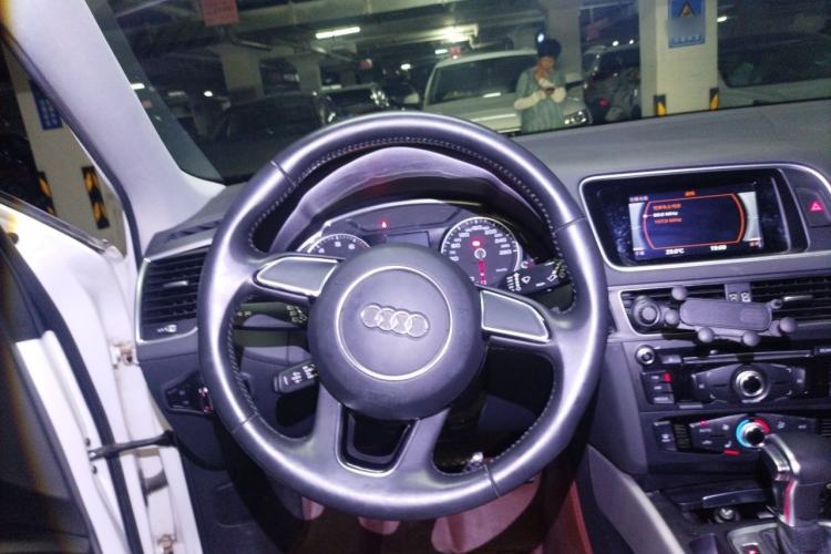 Used Audi Q5 2017 40 TFSI Ambition Edition Steering Wheel