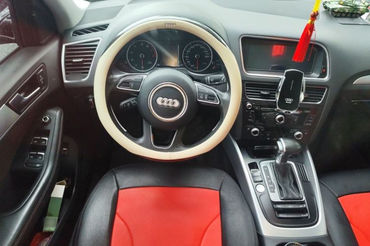 Used Audi Q5 2017 Plus 40 TFSI Technology Model Steering Wheel