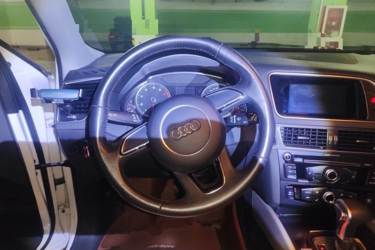 Used Audi Q5 2017 40 TFSI Ambition Edition Steering Wheel