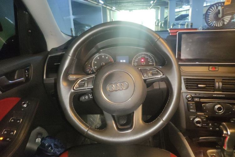 Used Audi Q5 2017 Plus 40 TFSI Technology Model Steering Wheel
